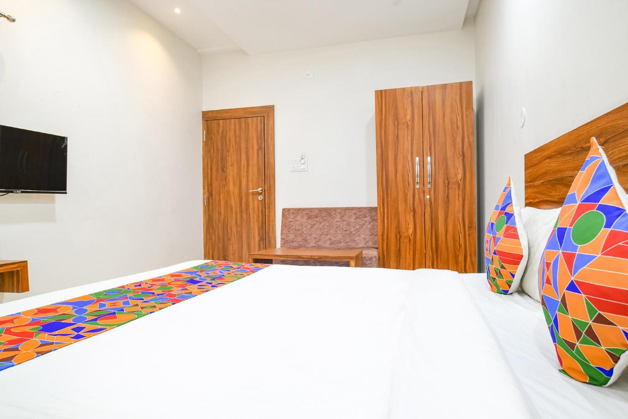 Hotel O Blue Sky Indore Bagian luar foto