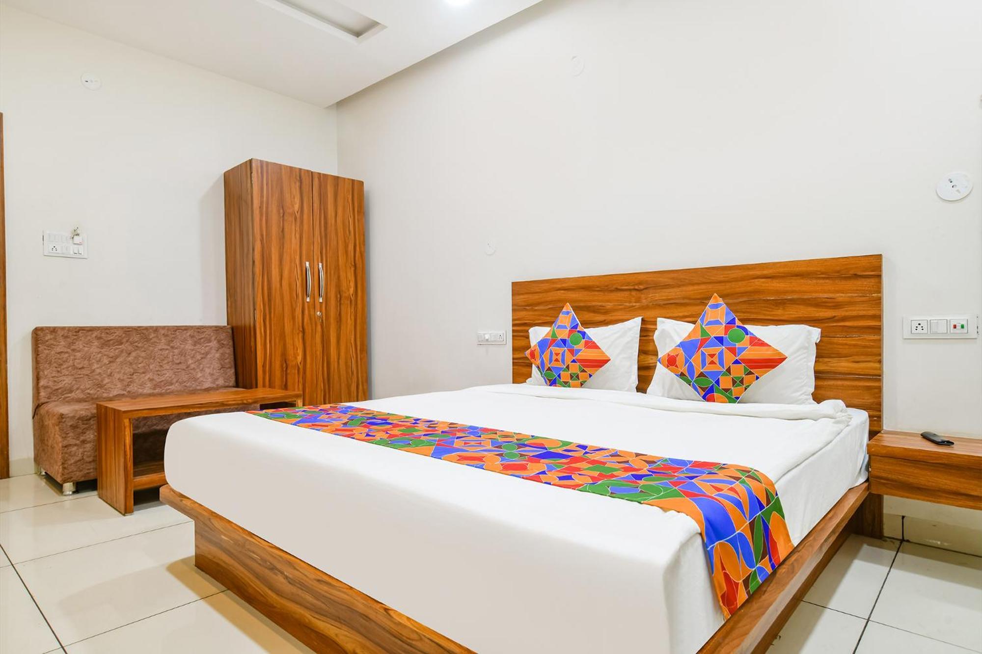 Hotel O Blue Sky Indore Bagian luar foto