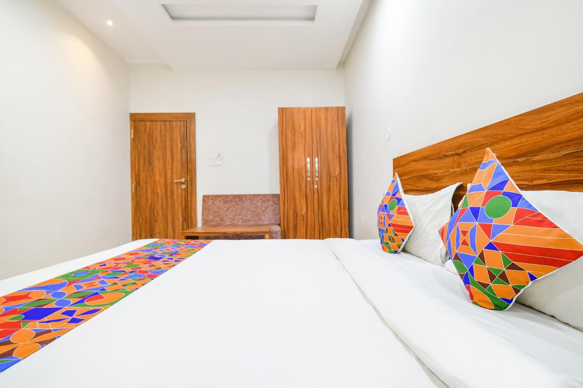 Hotel O Blue Sky Indore Bagian luar foto