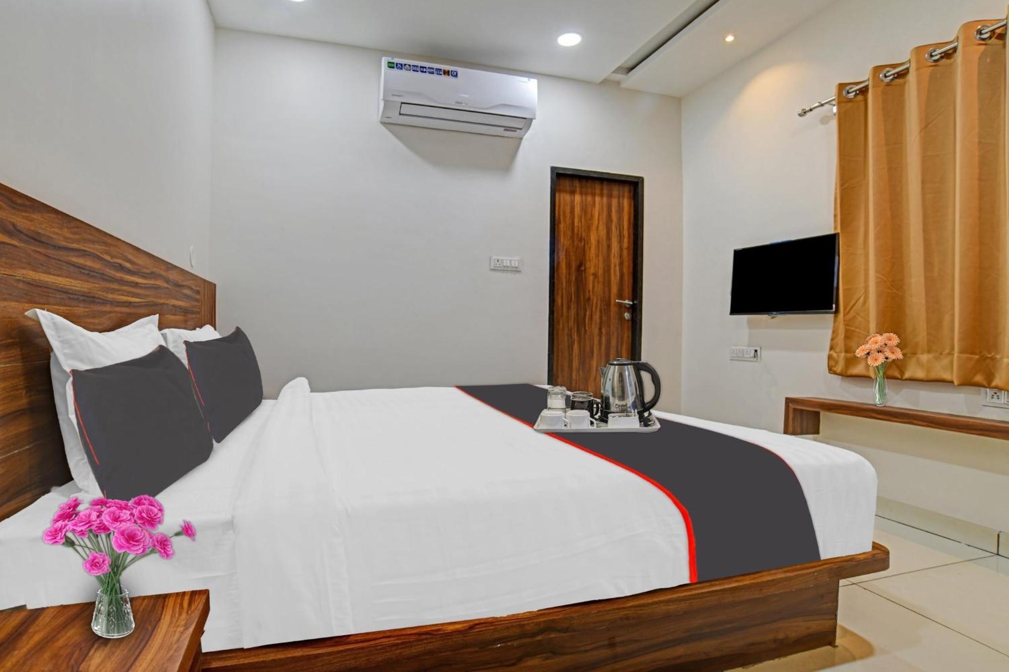 Hotel O Blue Sky Indore Bagian luar foto