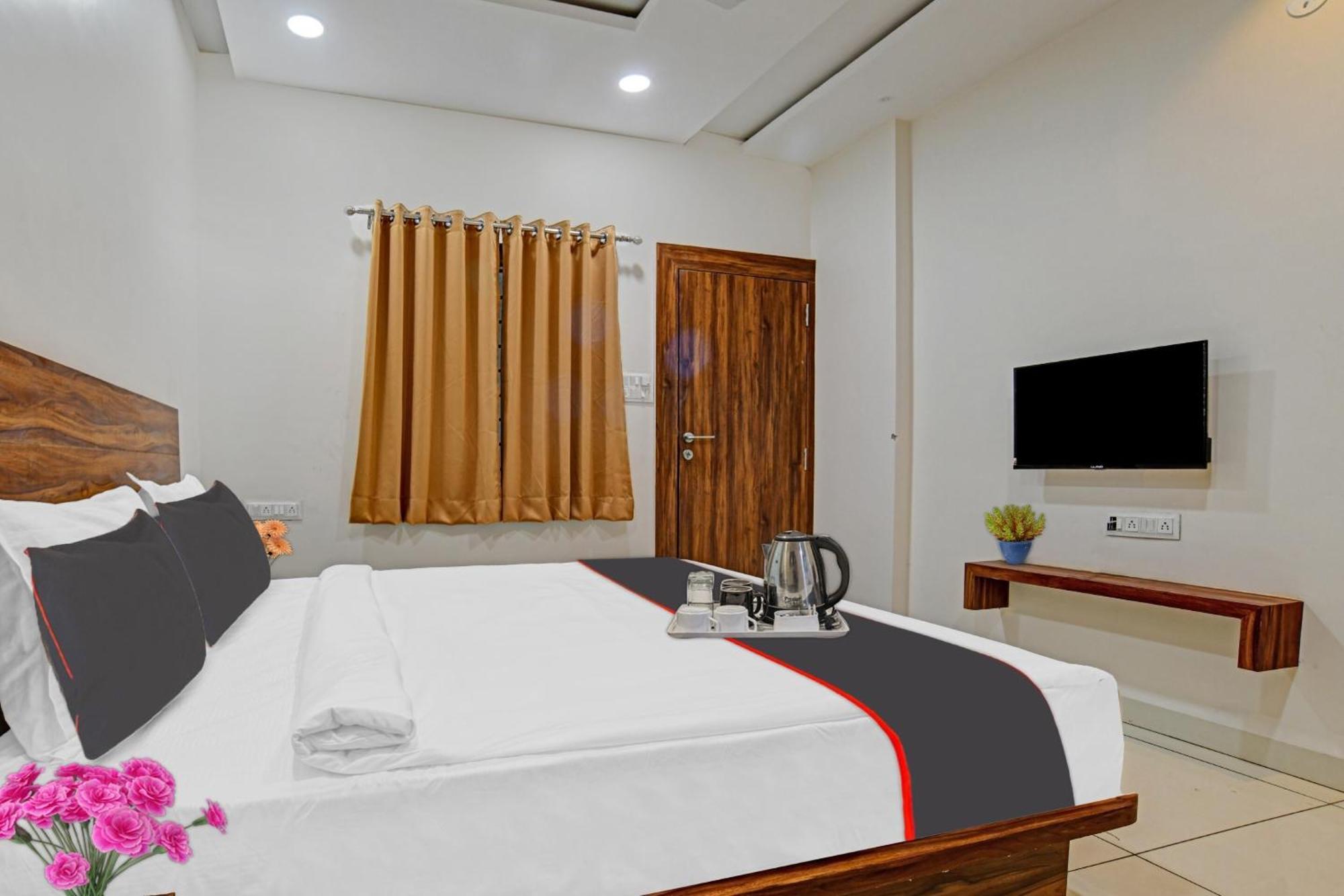 Hotel O Blue Sky Indore Bagian luar foto