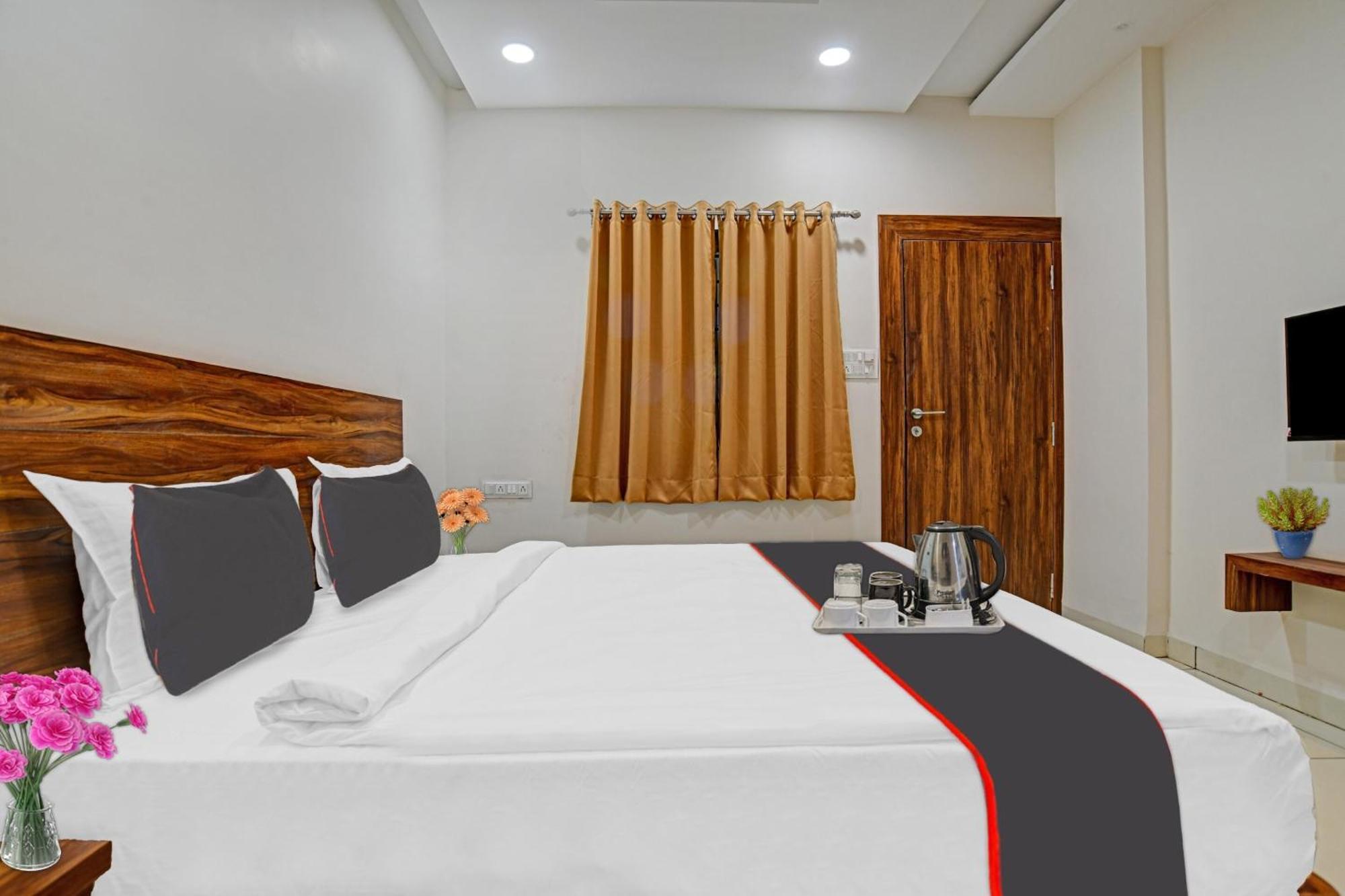 Hotel O Blue Sky Indore Bagian luar foto