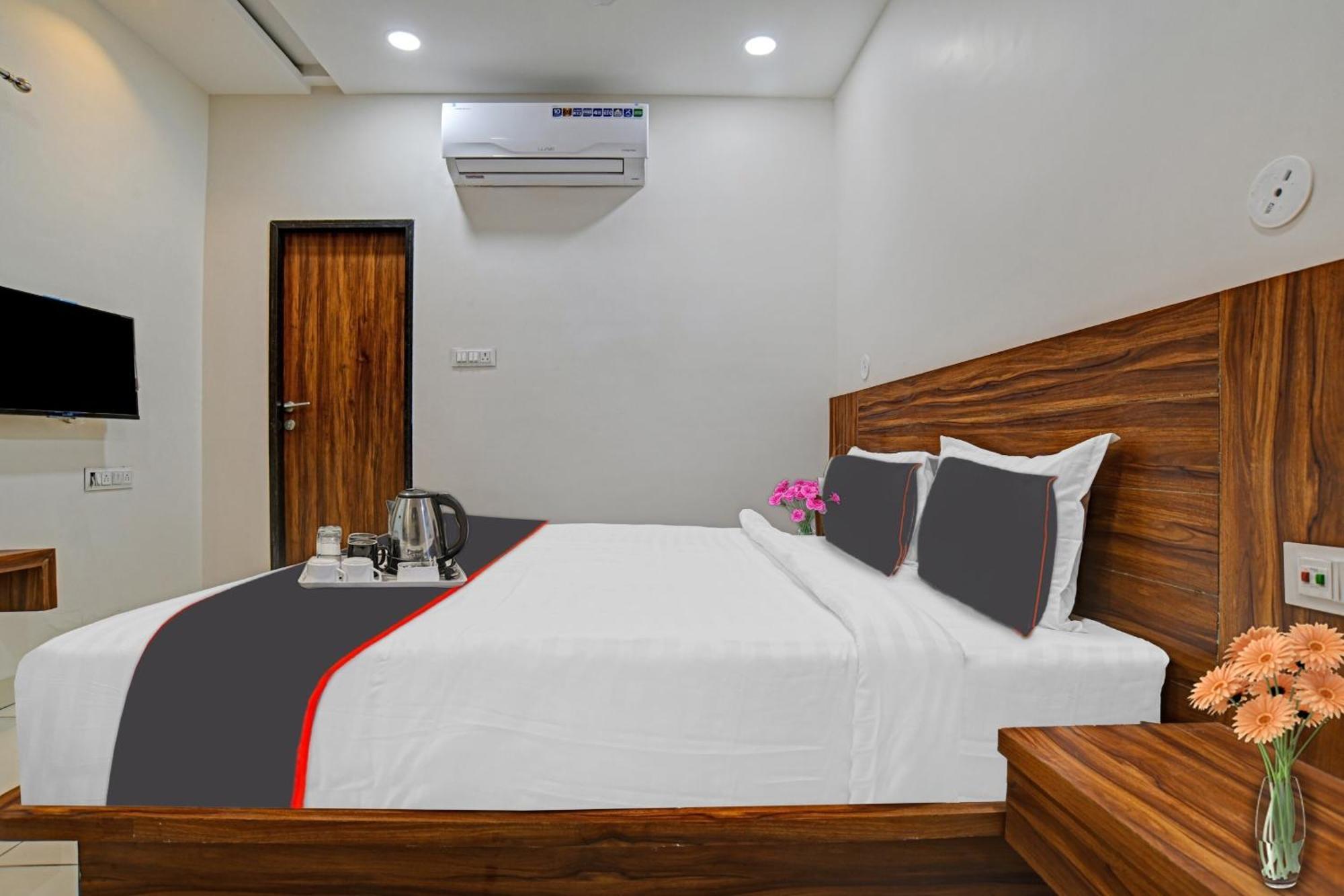 Hotel O Blue Sky Indore Bagian luar foto
