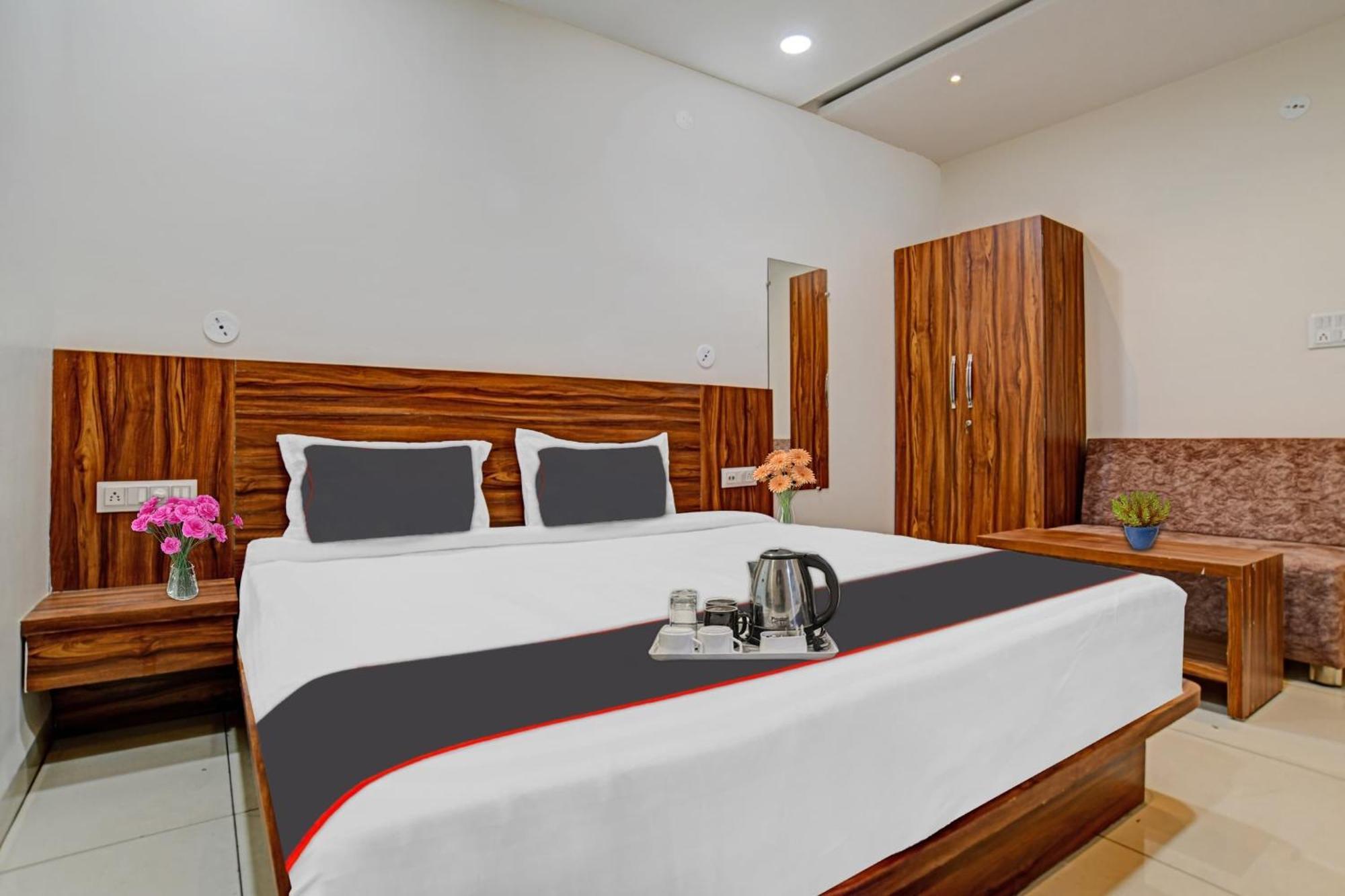 Hotel O Blue Sky Indore Bagian luar foto
